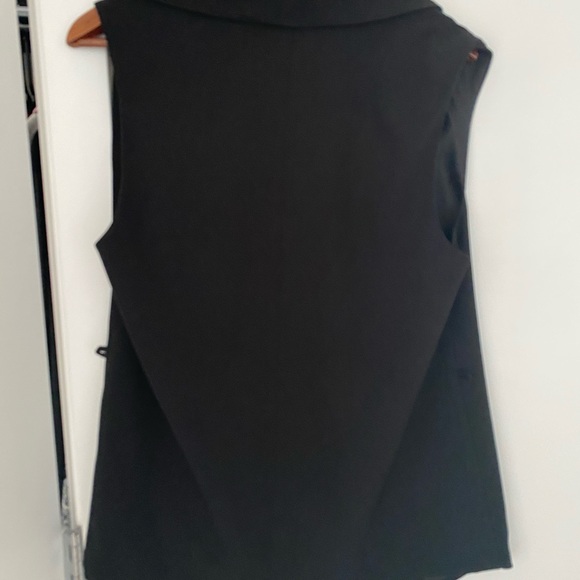 Forever 21 black vest - Picture 3 of 4